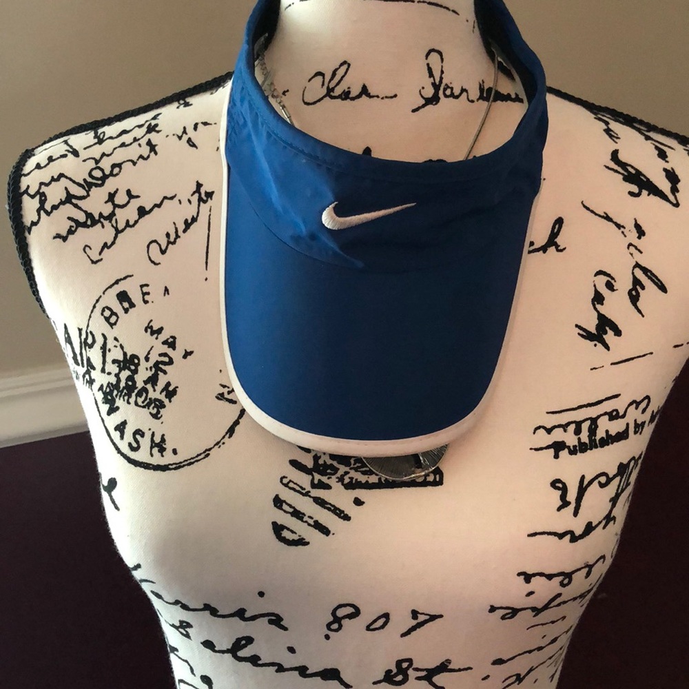 EUC Nike sun visor one size fits all